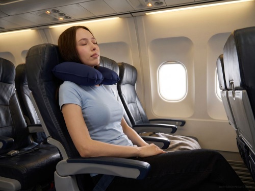 Надувная подушка под шею в чехле Sleep, темно-синяя фото 5