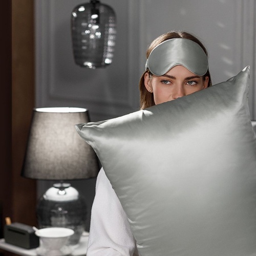 Маска для сна Essential, светло-серая фото 3 Маска для сна Essential, светло-серая фото 3